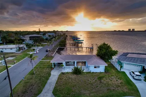 210 21st Street NE Bradenton FL 34208
