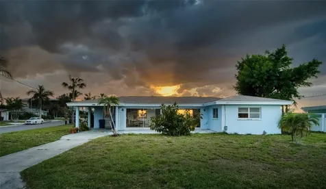 210 21st Street NE Bradenton FL 34208