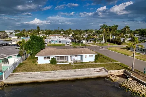 210 21st Street NE Bradenton FL 34208