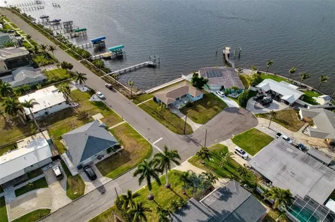 210 21st Street NE Bradenton FL 34208