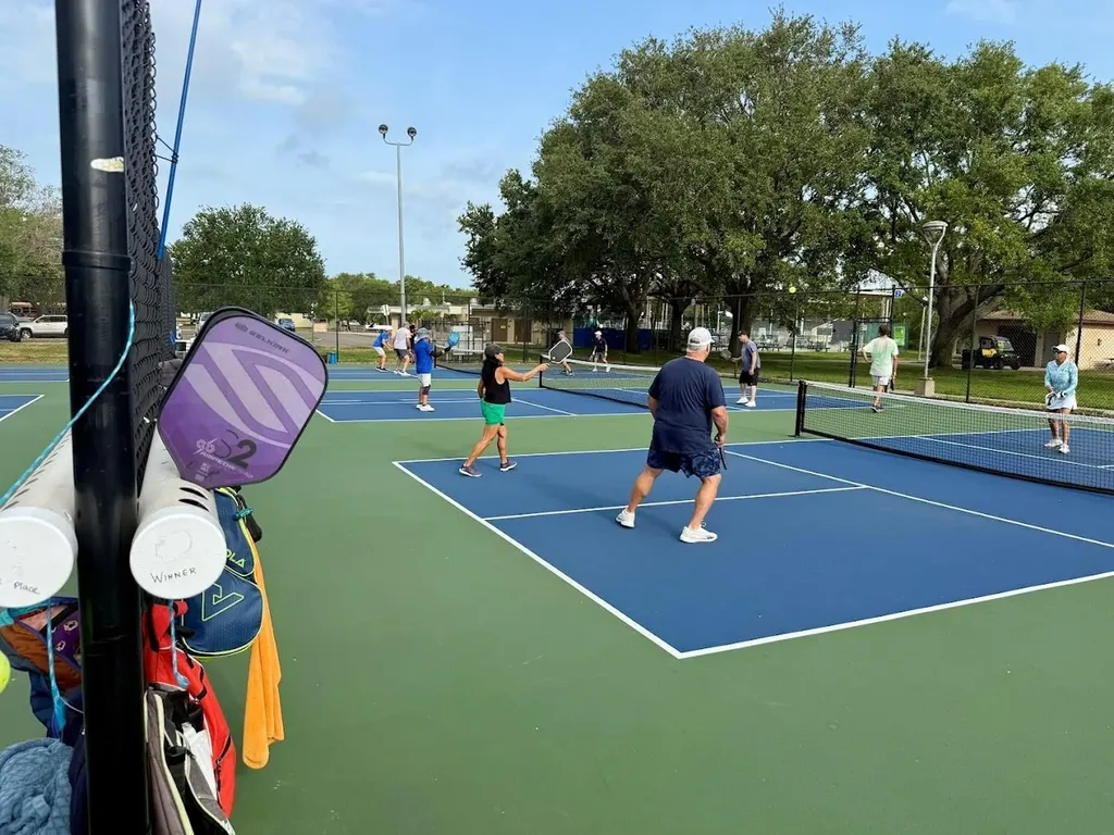 8074 37th Avenue N St Petersburg FL 33710