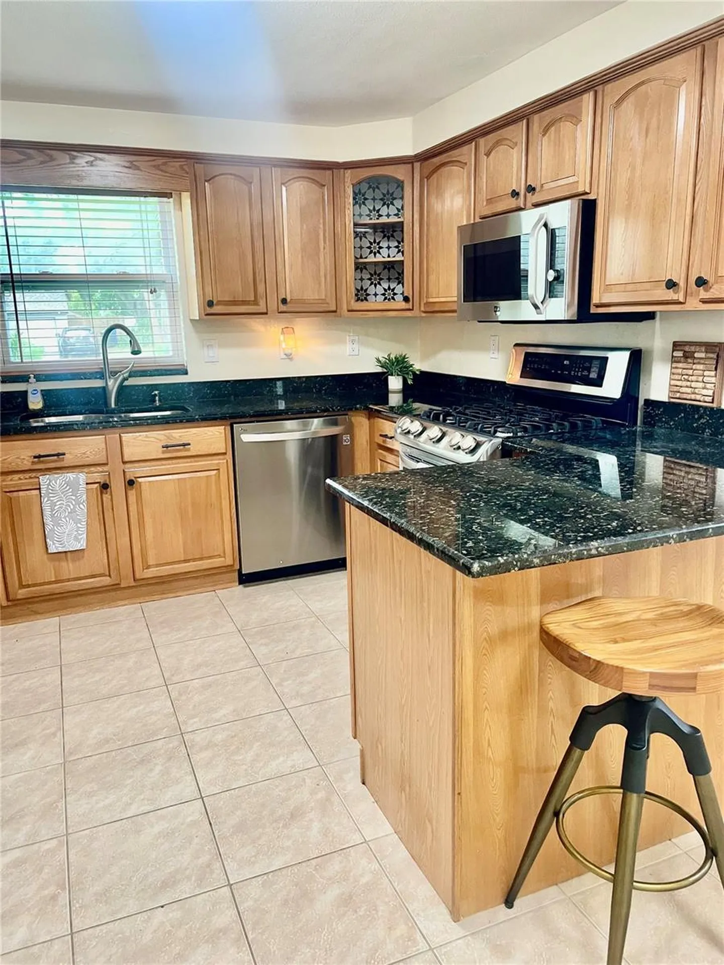 8074 37th Avenue N St Petersburg FL 33710