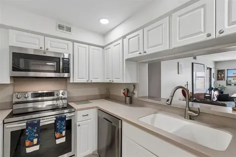4141 Bayshore Boulevard Tampa FL 33611