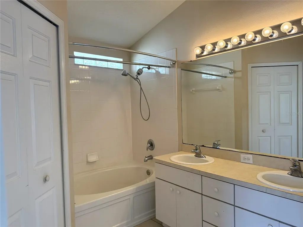 6518 Bridgecrest Drive Lithia FL 33547