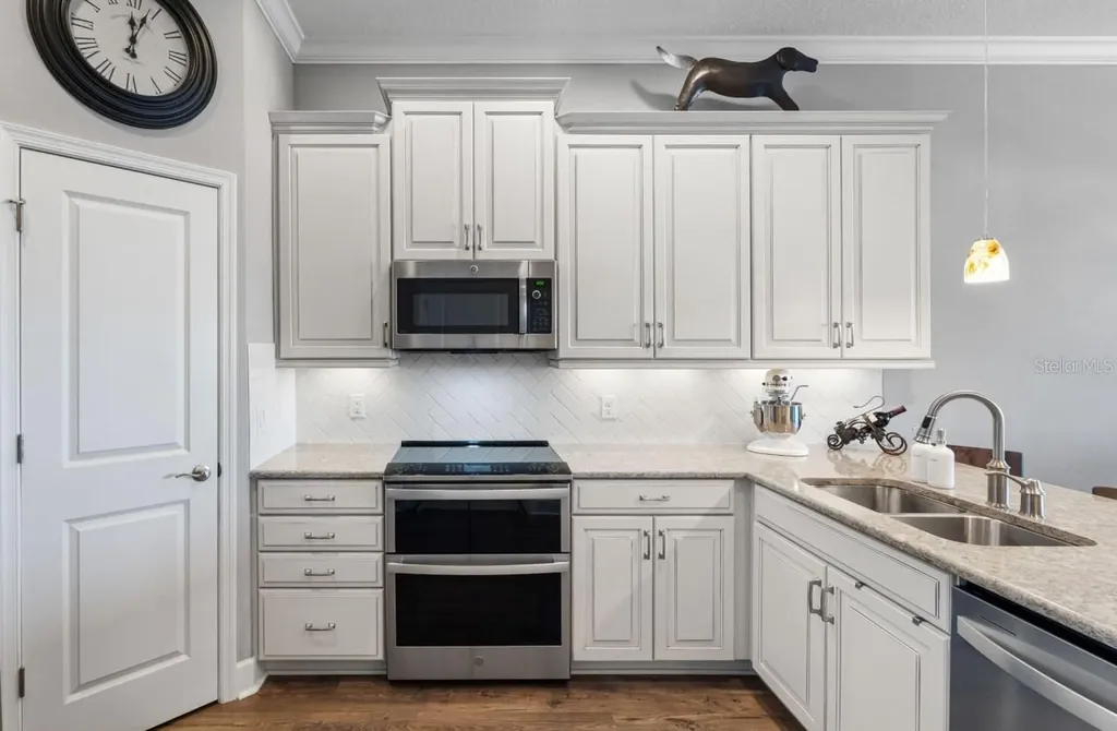 6057 Moorings Drive S St Petersburg FL 33712