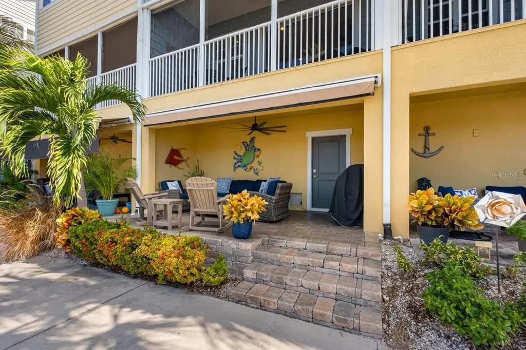 6057 Moorings Drive S St Petersburg FL 33712