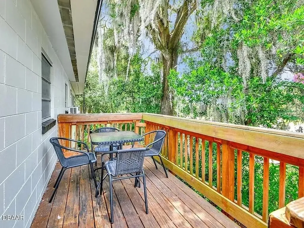 311 N Blue Lake Terrace Deland FL 32724