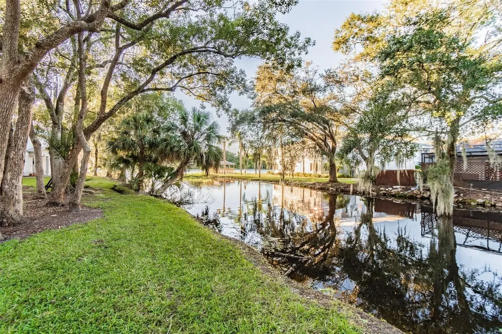 4141 Dolphin Drive Tampa FL 33617