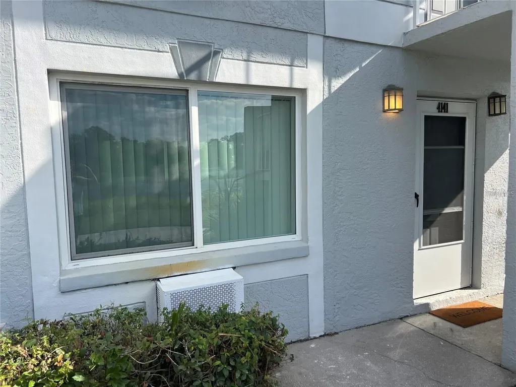 4141 Dolphin Drive Tampa FL 33617