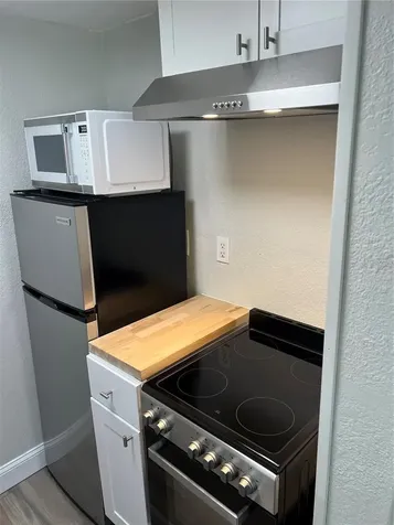 4141 Dolphin Drive Tampa FL 33617