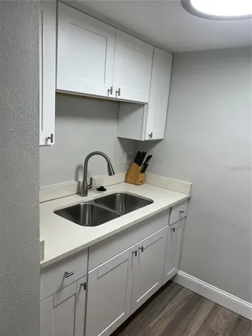 4141 Dolphin Drive Tampa FL 33617