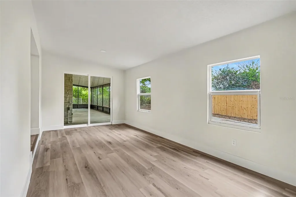 707 Queens Court Seffner FL 33584