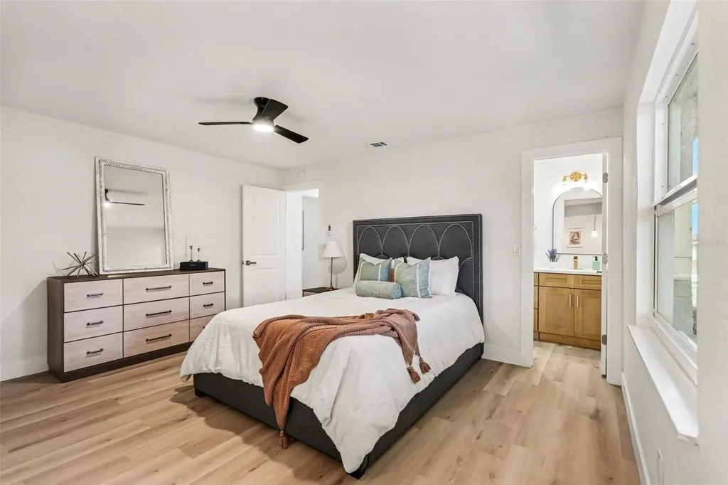 707 Queens Court Seffner FL 33584
