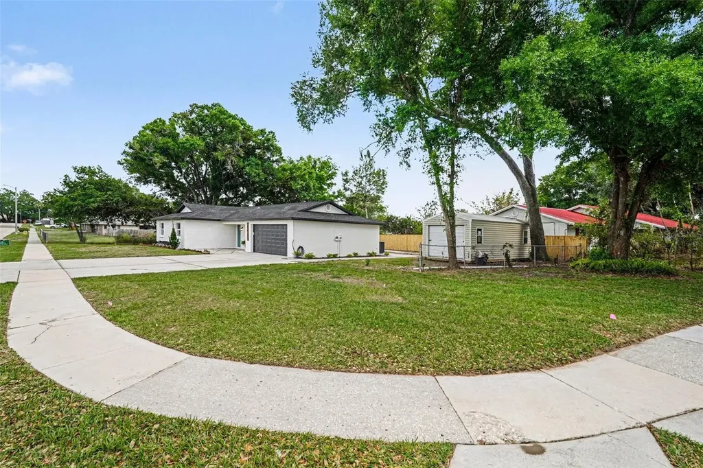 707 Queens Court Seffner FL 33584