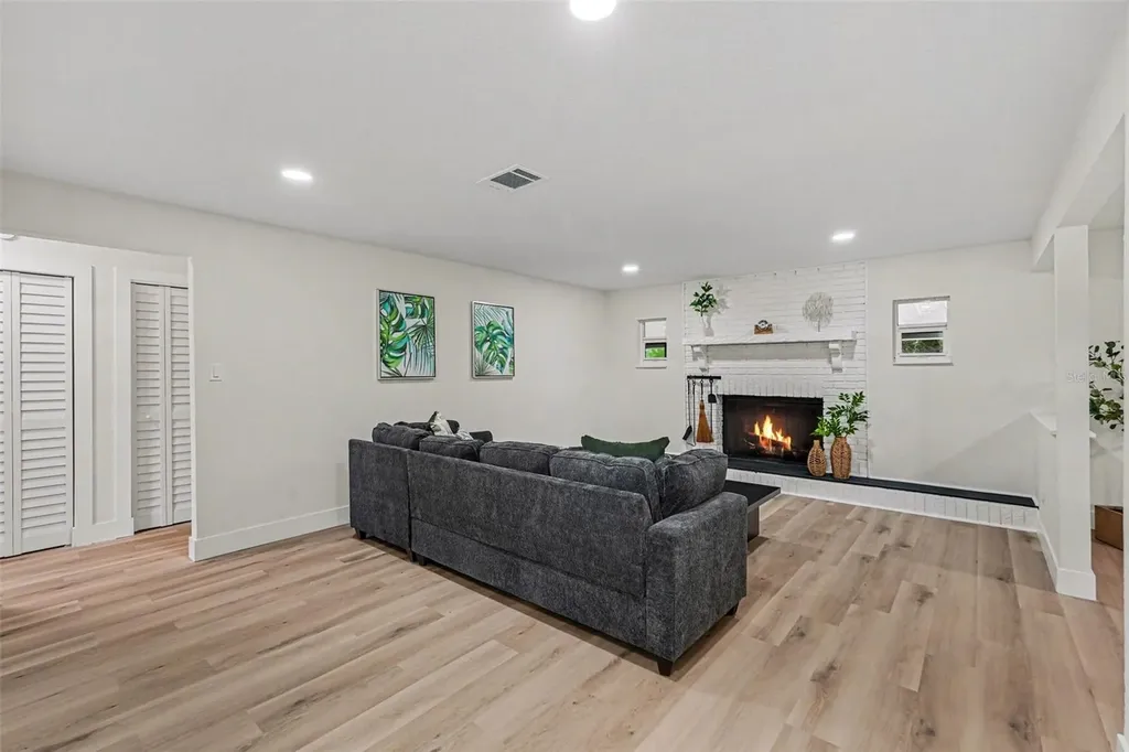 707 Queens Court Seffner FL 33584
