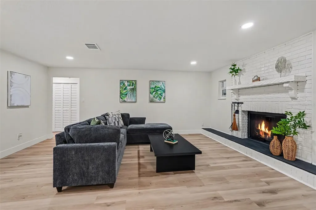 707 Queens Court Seffner FL 33584