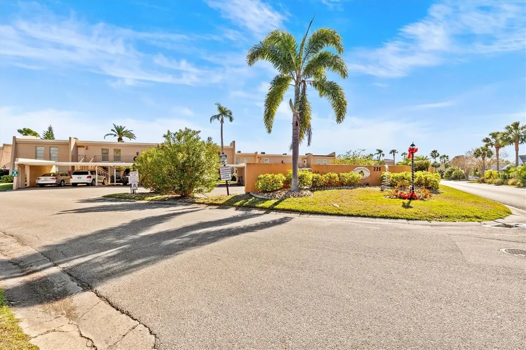 225 Country Club Drive Largo FL 33771