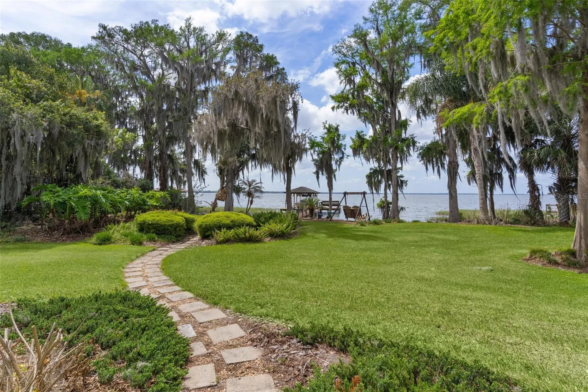 60 Sand Lake Place Eustis FL 32726