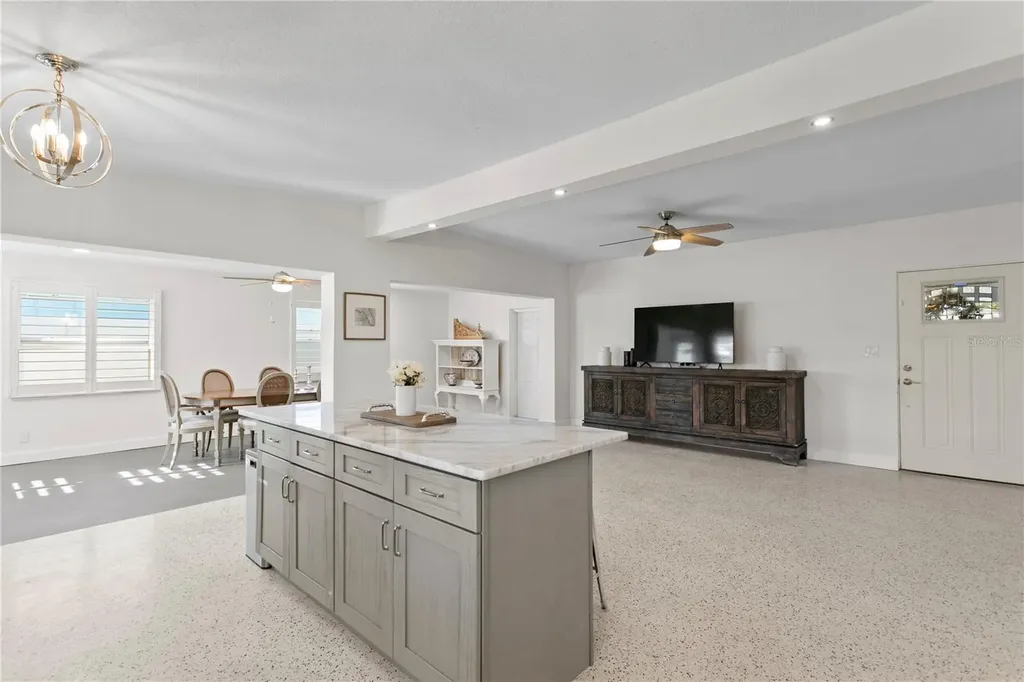 6931 Grande Vista Way S St Petersburg FL 33707