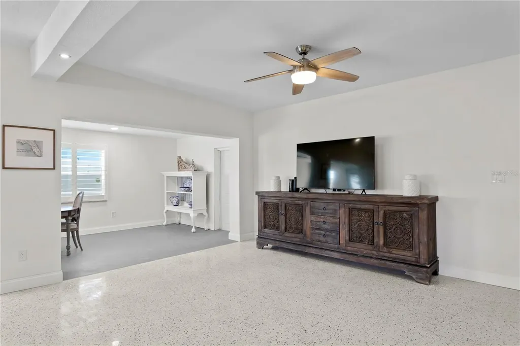 6931 Grande Vista Way S St Petersburg FL 33707