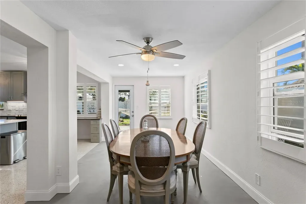 6931 Grande Vista Way S St Petersburg FL 33707