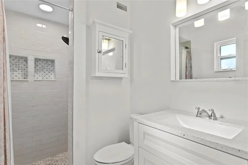 6931 Grande Vista Way S St Petersburg FL 33707