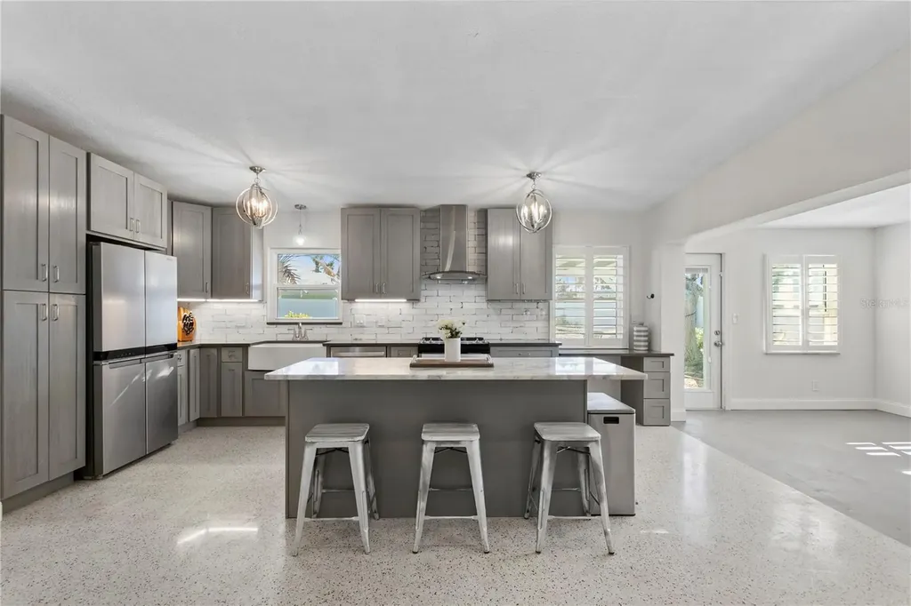 6931 Grande Vista Way S St Petersburg FL 33707