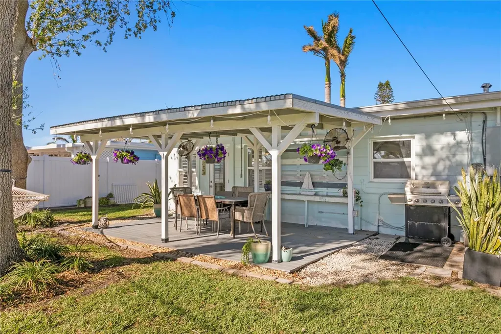 6931 Grande Vista Way S St Petersburg FL 33707