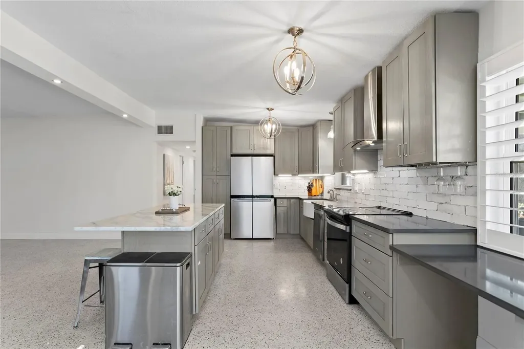 6931 Grande Vista Way S St Petersburg FL 33707