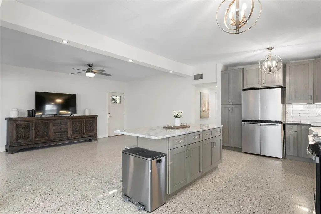 6931 Grande Vista Way S St Petersburg FL 33707