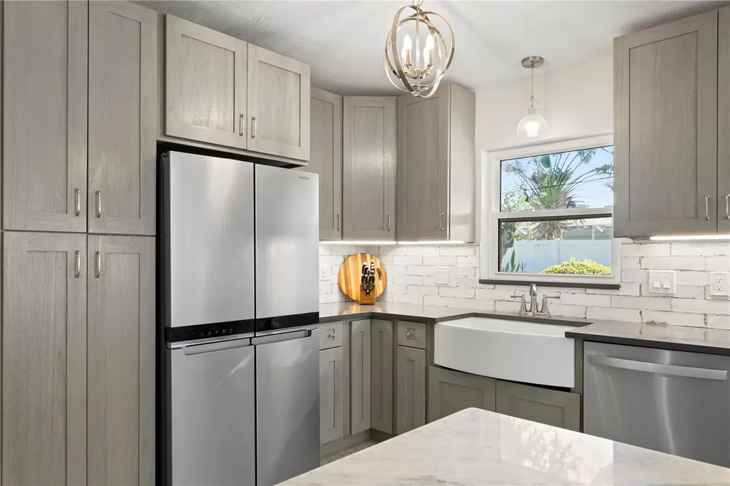 6931 Grande Vista Way S St Petersburg FL 33707