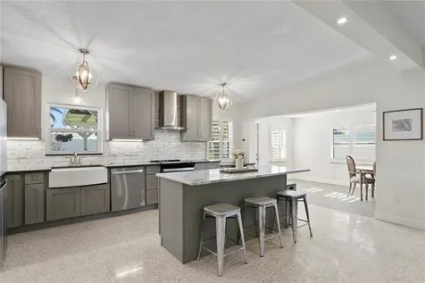 6931 Grande Vista Way S St Petersburg FL 33707
