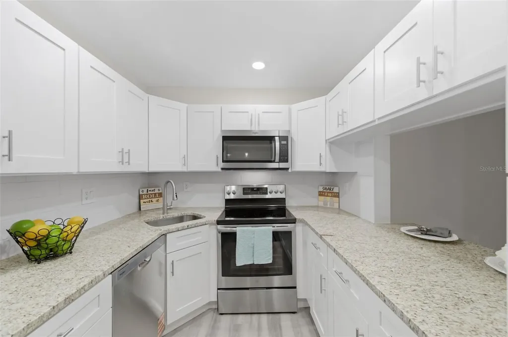 1135 Pine Ridge Circle W Tarpon Springs FL 34688