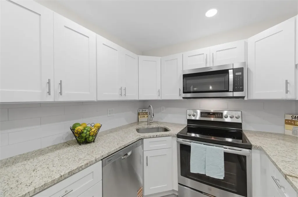 1135 Pine Ridge Circle W Tarpon Springs FL 34688