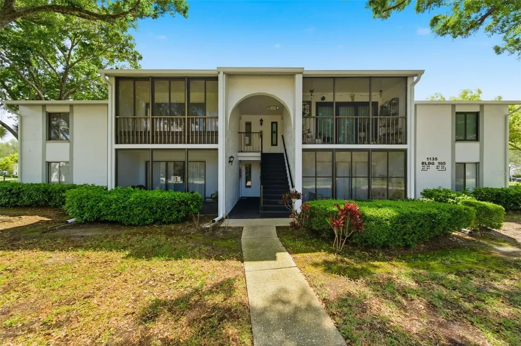 1135 Pine Ridge Circle W Tarpon Springs FL 34688