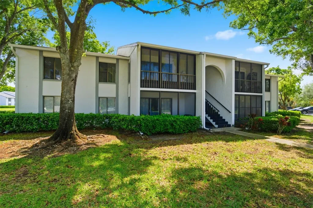 1135 Pine Ridge Circle W Tarpon Springs FL 34688