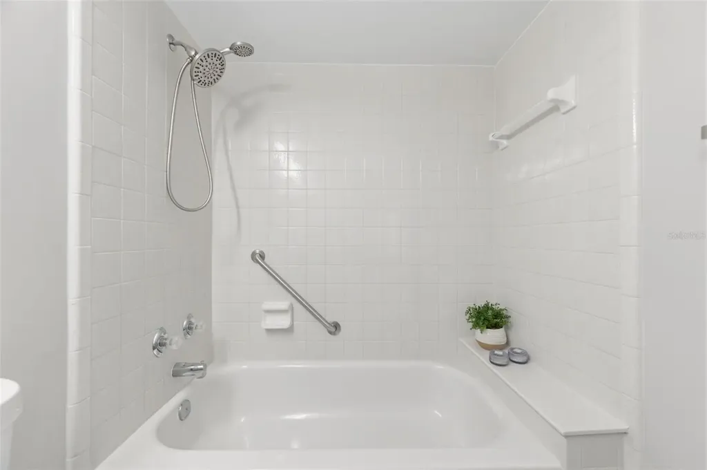 1135 Pine Ridge Circle W Tarpon Springs FL 34688