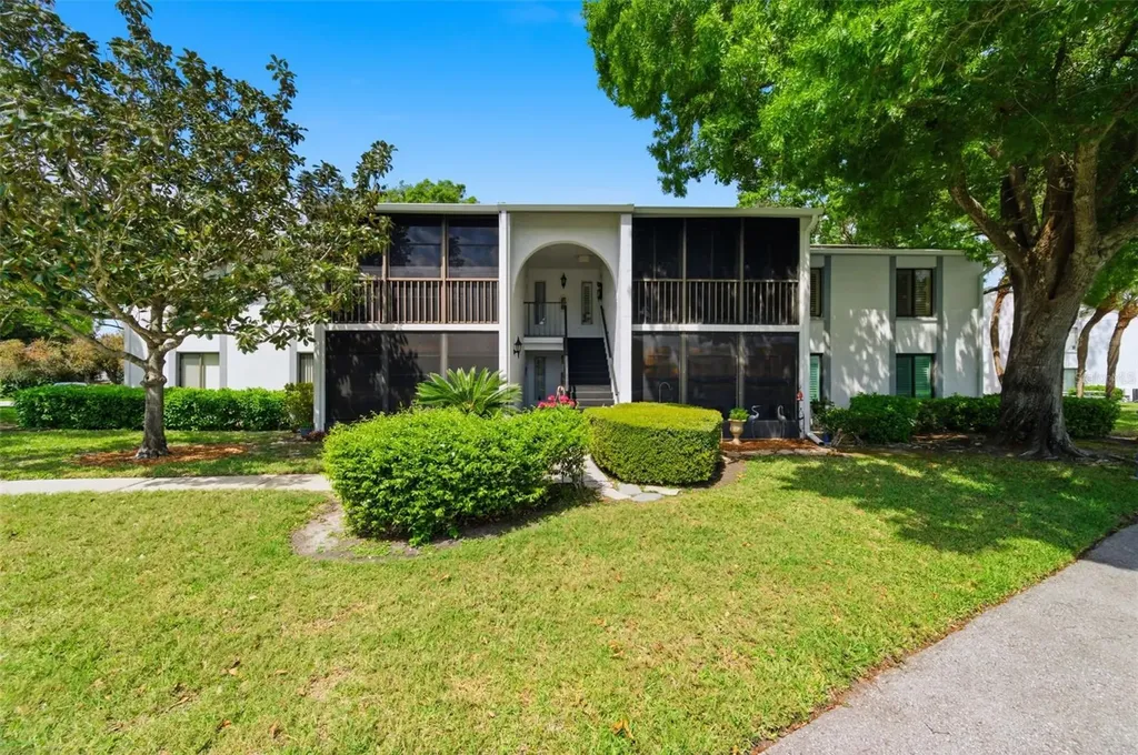 1135 Pine Ridge Circle W Tarpon Springs FL 34688