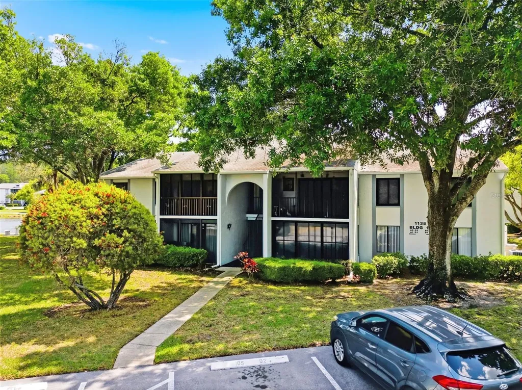 1135 Pine Ridge Circle W Tarpon Springs FL 34688