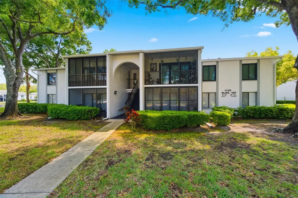 1135 Pine Ridge Circle W Tarpon Springs FL 34688