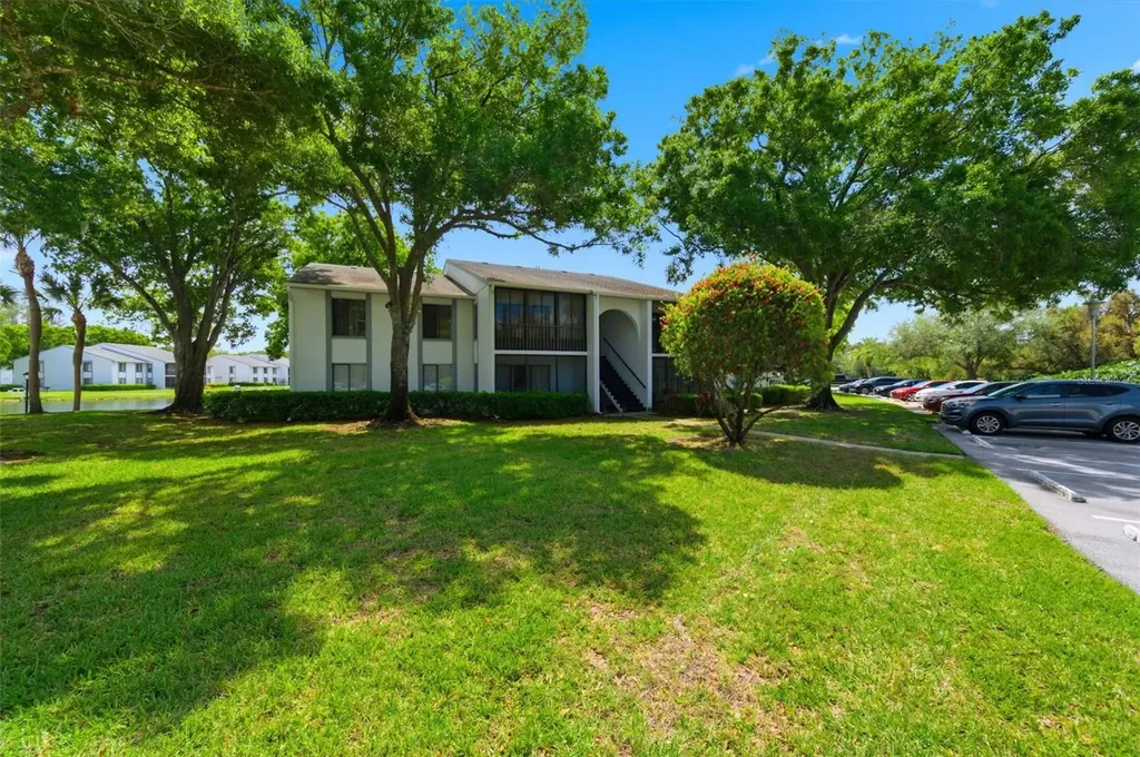1135 Pine Ridge Circle W Tarpon Springs FL 34688