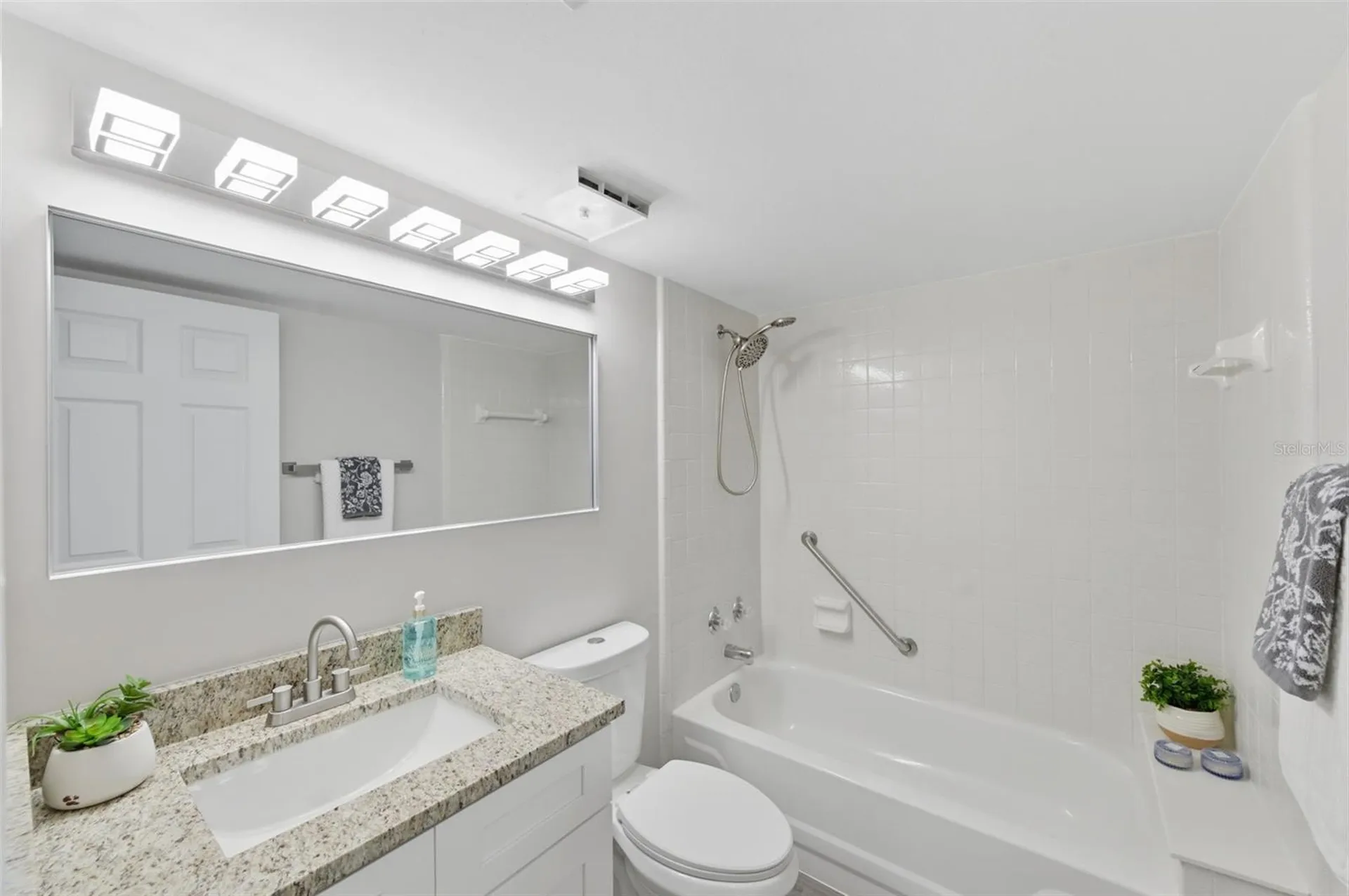 1135 Pine Ridge Circle W Tarpon Springs FL 34688