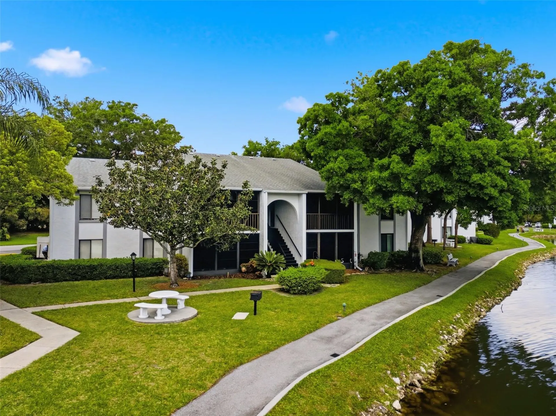 1135 Pine Ridge Circle W Tarpon Springs FL 34688