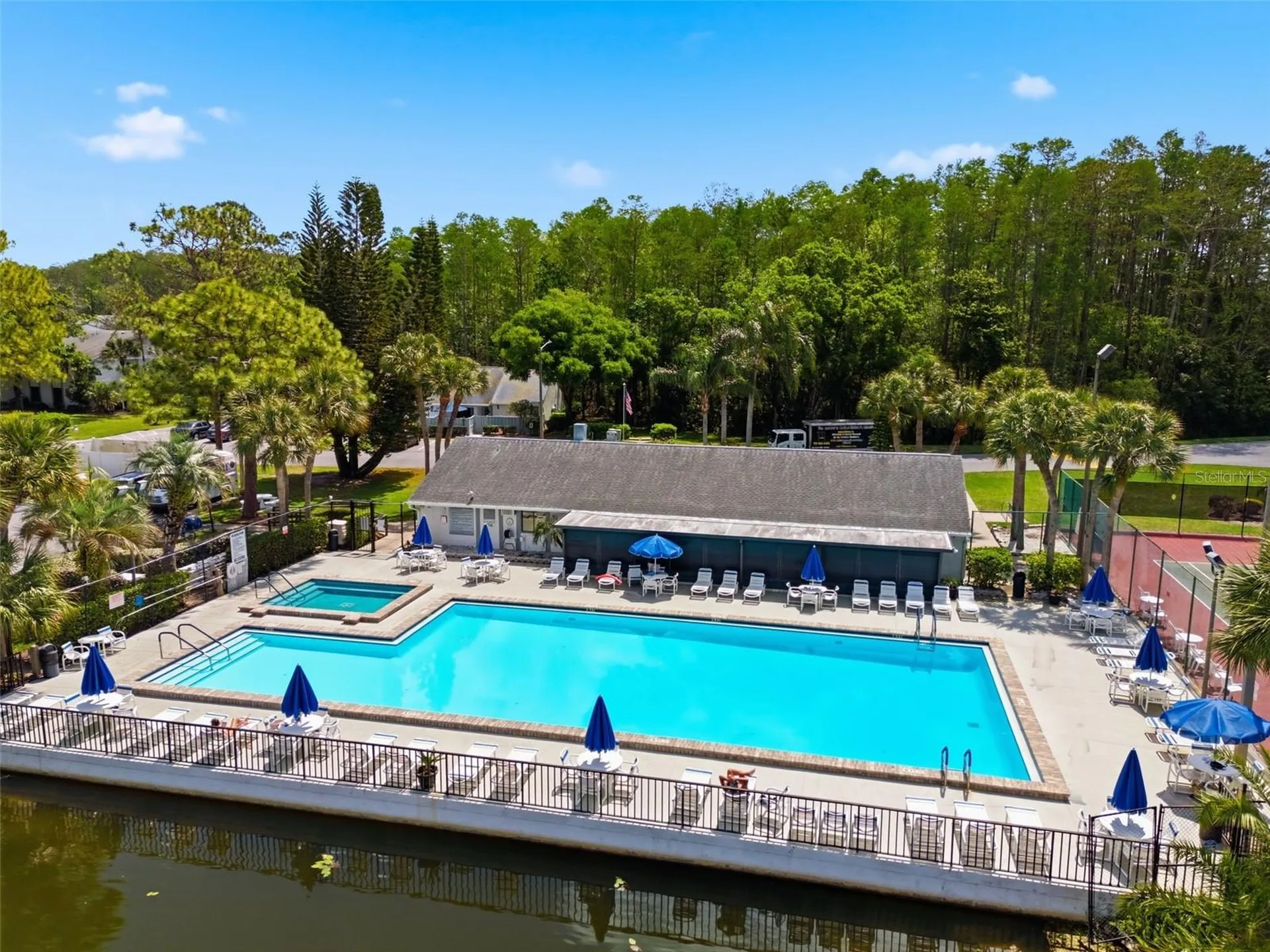 1135 Pine Ridge Circle W Tarpon Springs FL 34688
