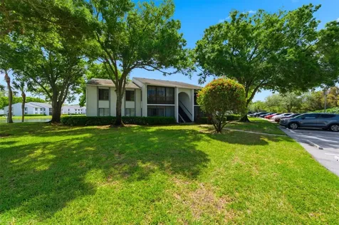 1135 Pine Ridge Circle W Tarpon Springs FL 34688