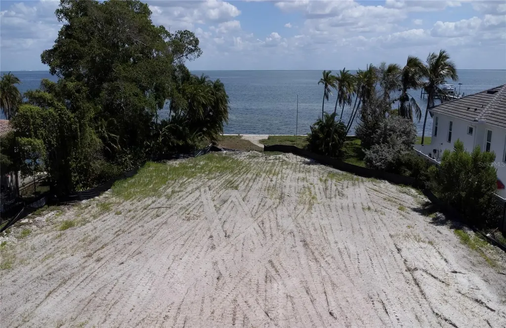 5926 Bahama Shores Drive S St Petersburg FL 33705