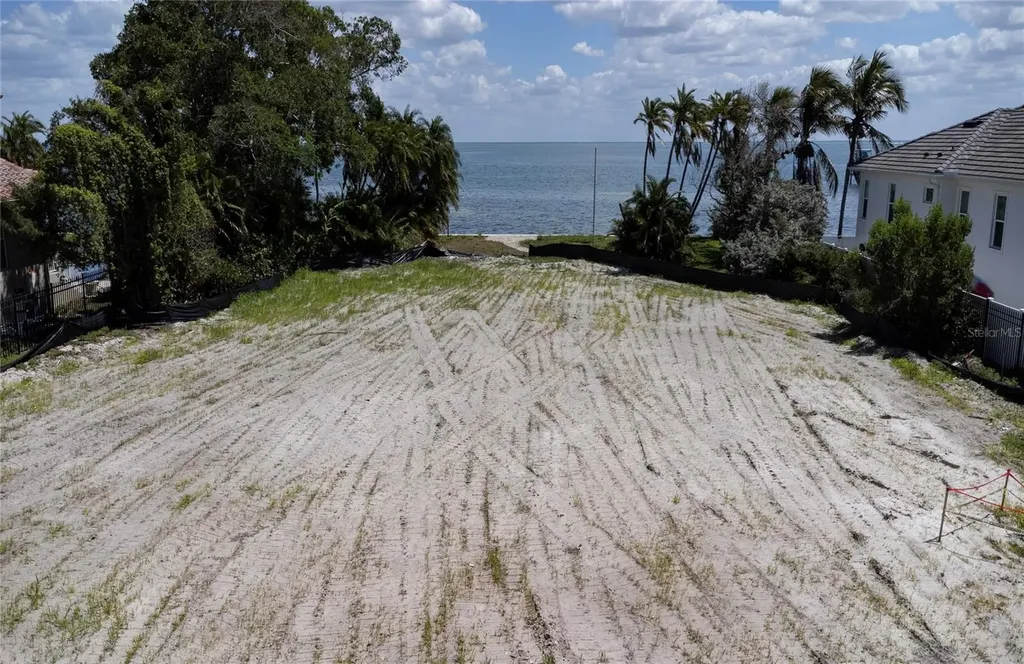5926 Bahama Shores Drive S St Petersburg FL 33705