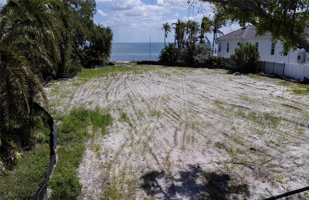5926 Bahama Shores Drive S St Petersburg FL 33705