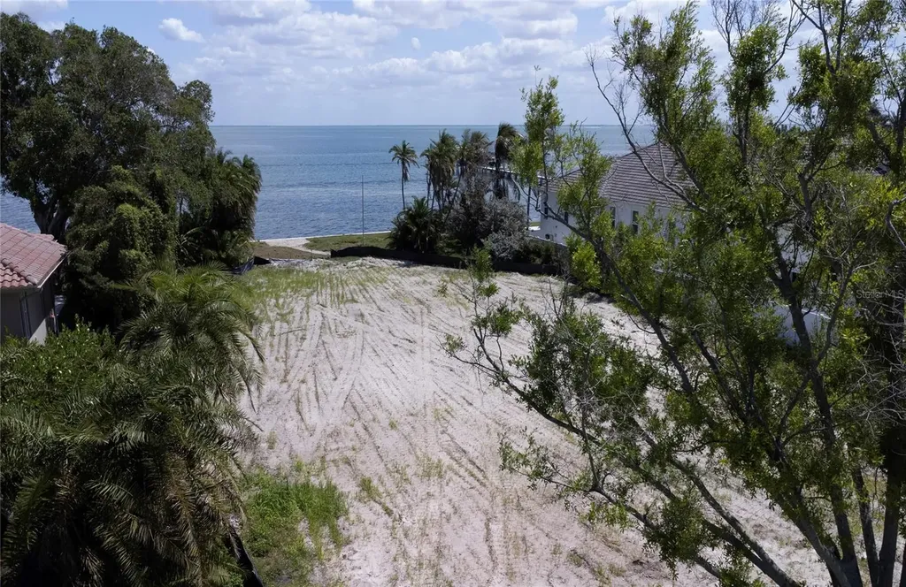 5926 Bahama Shores Drive S St Petersburg FL 33705