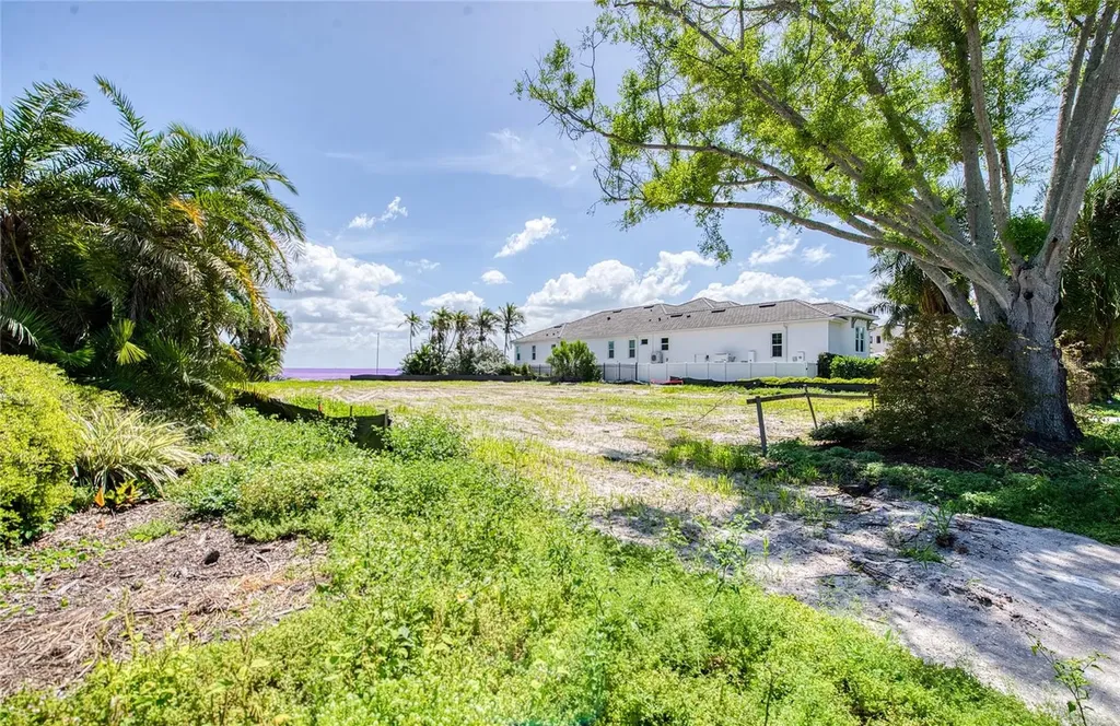 5926 Bahama Shores Drive S St Petersburg FL 33705